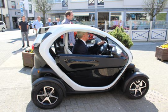 Eröffnung der Ladesäule für Elektrofahrzeuge von Ores am Büchelturm in St. Vith