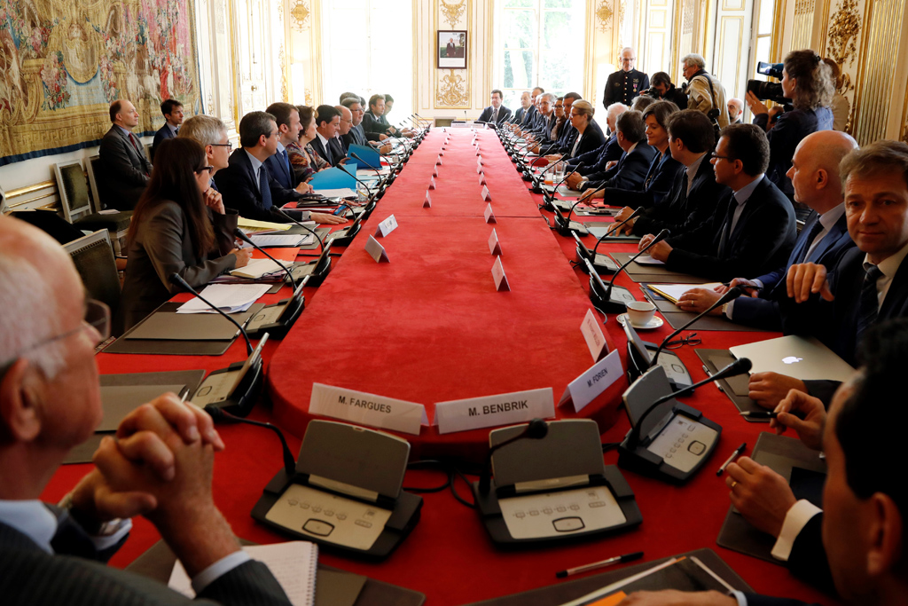 Treffen der französischen Regierung mit Vertretern der Öl- und Verkehrswirtschaft in Paris