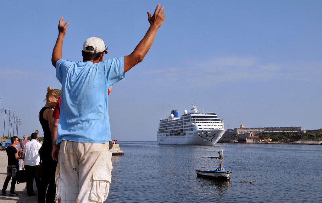 US-Kreuzfahrtschiff "Adonia" erreicht Kuba
