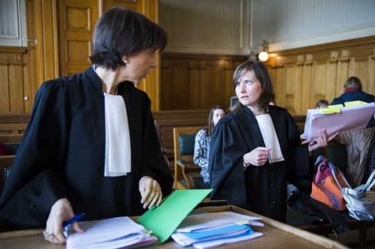 Sterbehilfeprozess in Löwen: die Anwältinnen Ann Dierickx (Seniorenheim) und Sylvie Tack (für die Familie)