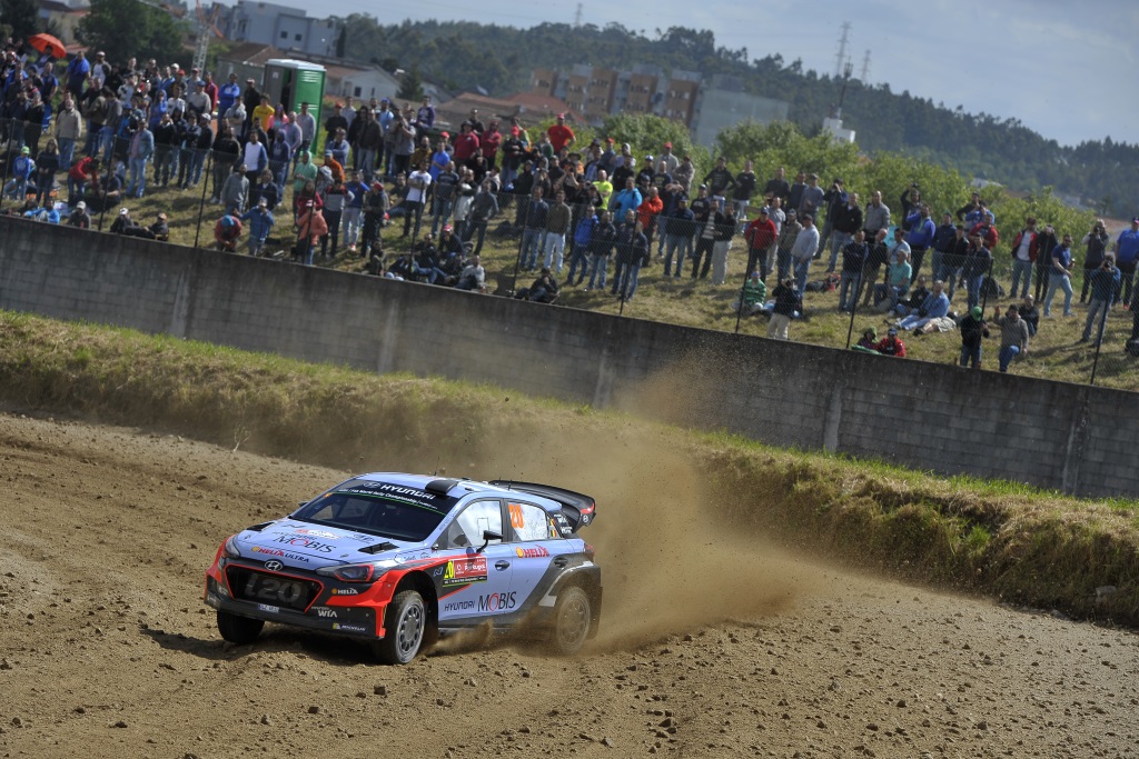 Thierry Neuville/Nicolas Gilsoul steuern in Portugal den Hyundai i20 WRC #20