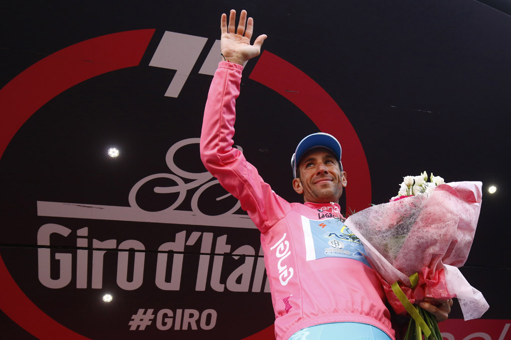 Vincenzo Nibali erobert das rosa Trikot