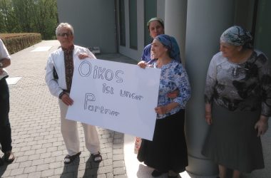 Oikos-Sympathisanten demonstrieren vor PDG (11.5.)