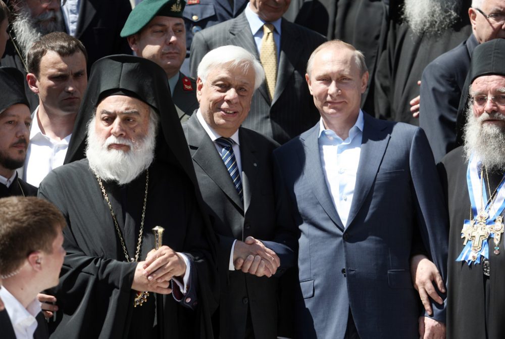 Russlands Präsident Putin (r.) mit dem griechischen Präsidenten Pavlopoulos (M.)