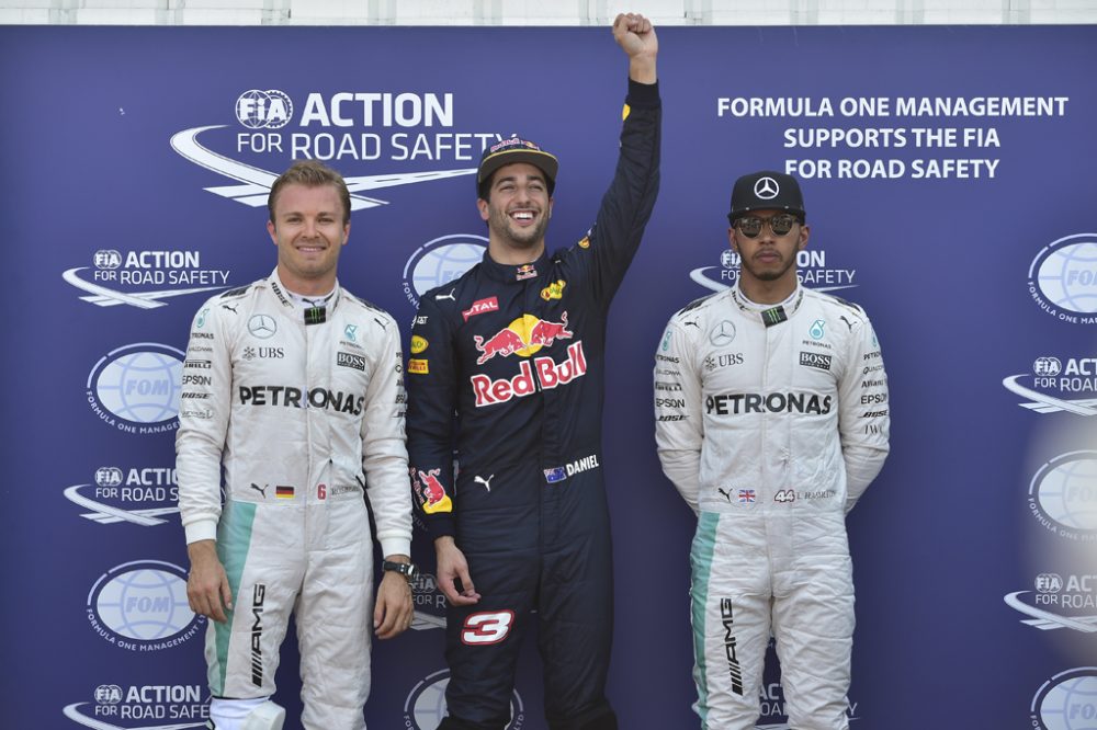 Daniel Ricciardo verweist Nico Rosberg und Lewis Hamilton auf die Startplätze zwei und drei