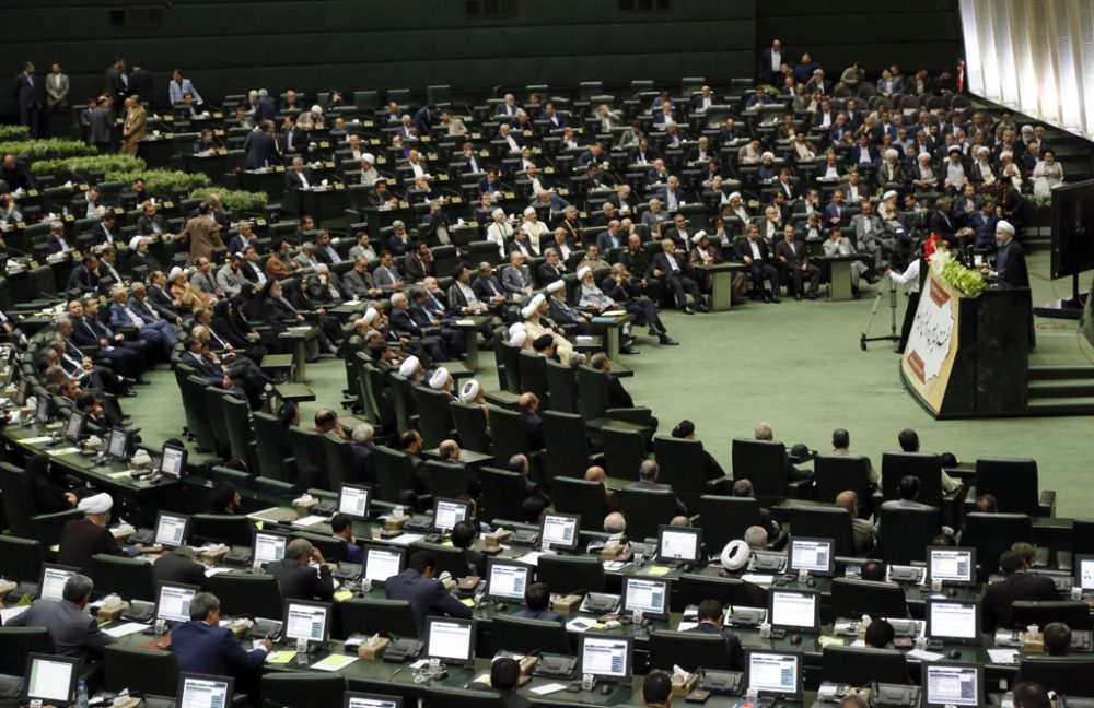 Präsident Hassan Ruhani spricht vor dem iranischen Parlament