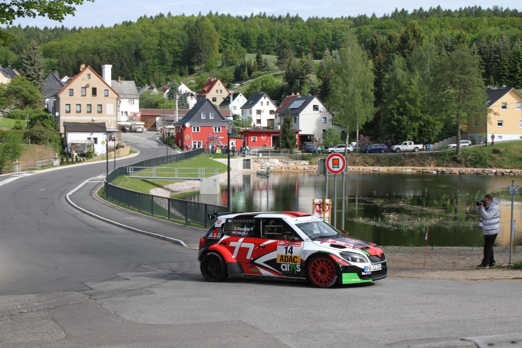 Yannick Neuville fährt bei der Sachsen-Rallye auf dem Treppchen