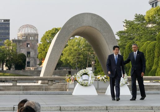 Shinzo Abe und Barack Obama nach der Kranzniederlegung in Hiroshima (27.5.2016)