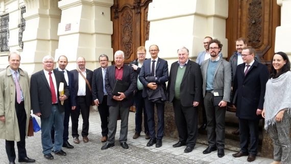 PDG-Delegation mit Botschafter Willem Van de Voorde (ganz links) in Österreich