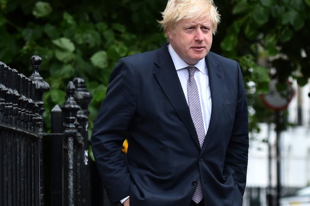 Der frühere Londoner Bürgermeister und Brexit-Wortführer Boris Johnson am 27.6.2016 beim Verlassen seines Hauses in London