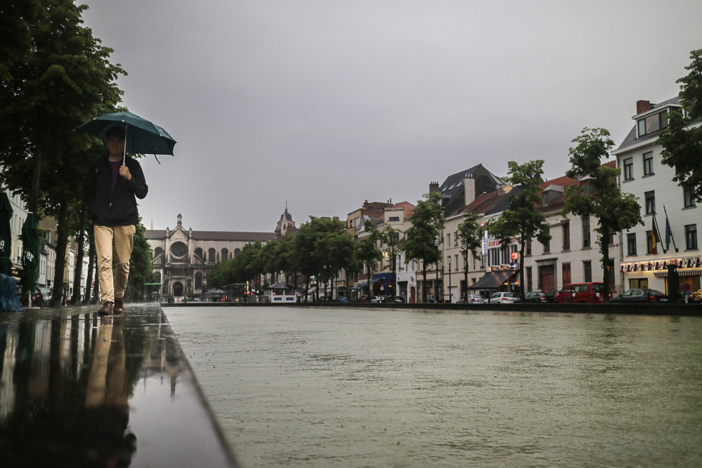 Auch Brüssel geht im Wasser und Schlamm unter (7.6.2016)