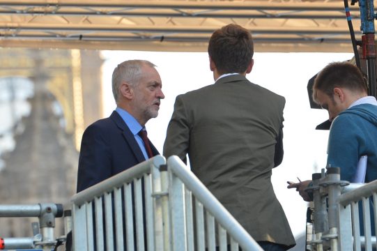 Labour-Chef Jeremy Corbyn im Interview am Tag nach dem "Brexit"