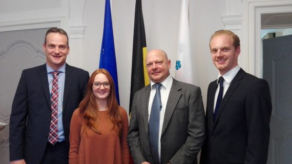 Oliver Paasch mit Giulia, Thomas und Tim Sommerlath (vlnr)