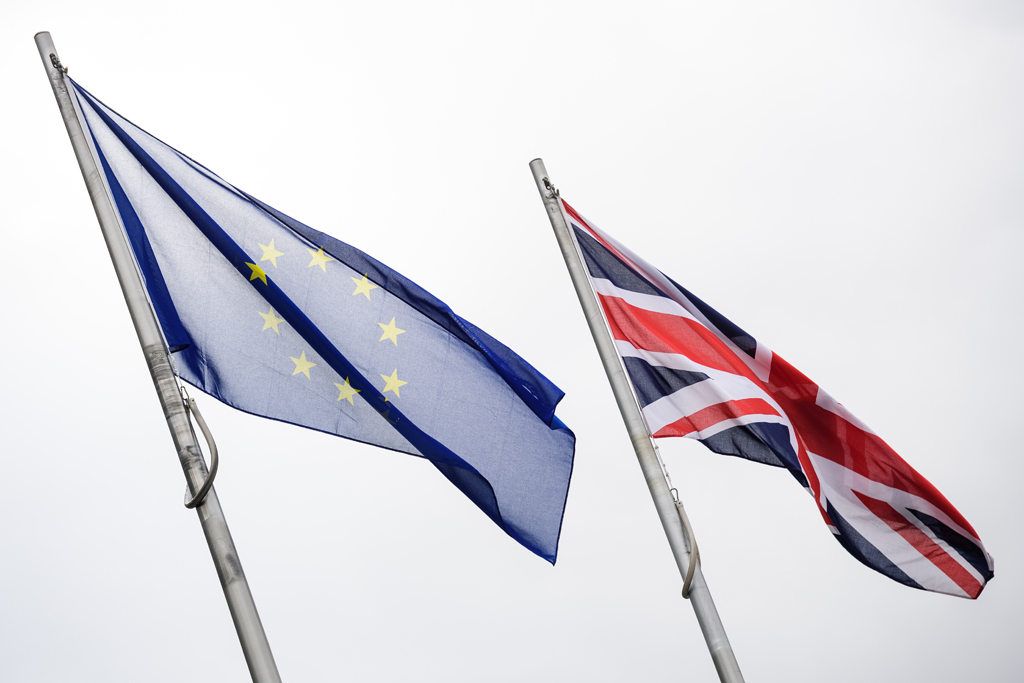Referendum zum Brexit - Europäische Flagge und die Großbritanniens in London (22.6.2016) (Archivbild: Leon Neal/AFP)