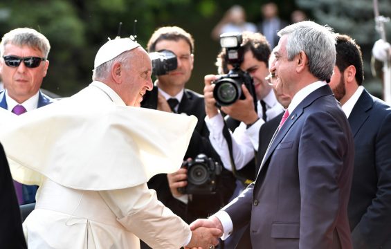 Papst Franziskus mit dem armenischen Präsidenten Sersch Sargsjan
