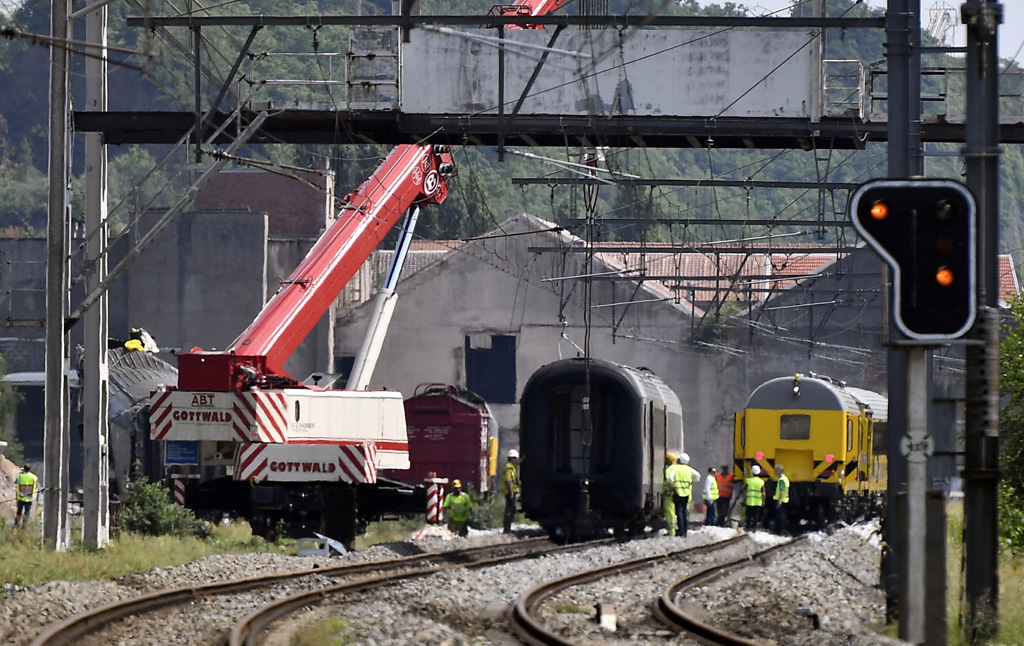 Nach Zugunglück: Aufräumarbeiten bei Saint-Georges-Sur-Meuse (7.6.2016)