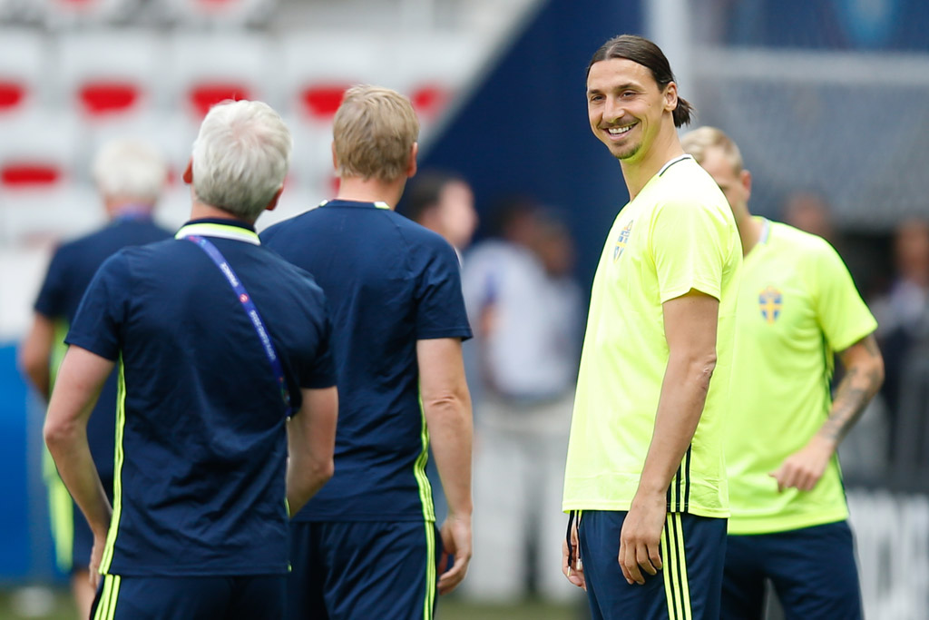 Zlatan Ibrahimovic beim Start der Trainingssession des schwedischen Nationalteams am Dienstag in Nizza
