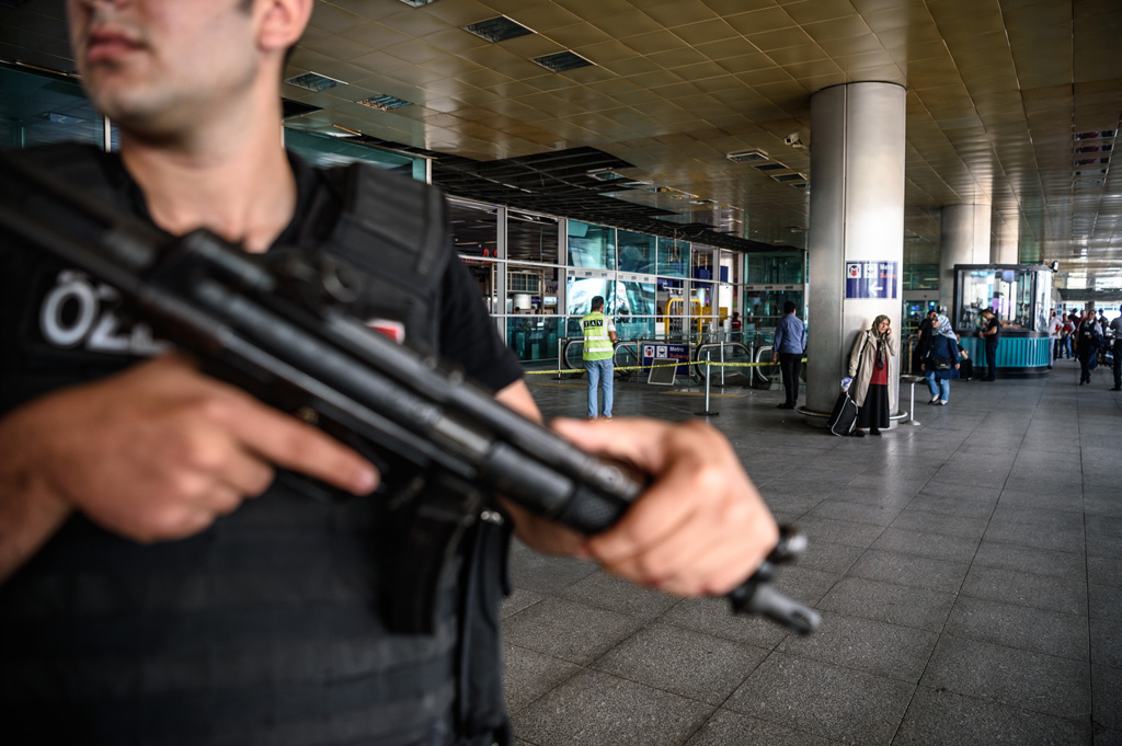 Nach dem Anschlag auf den internationalen Flughafen von Istanbul