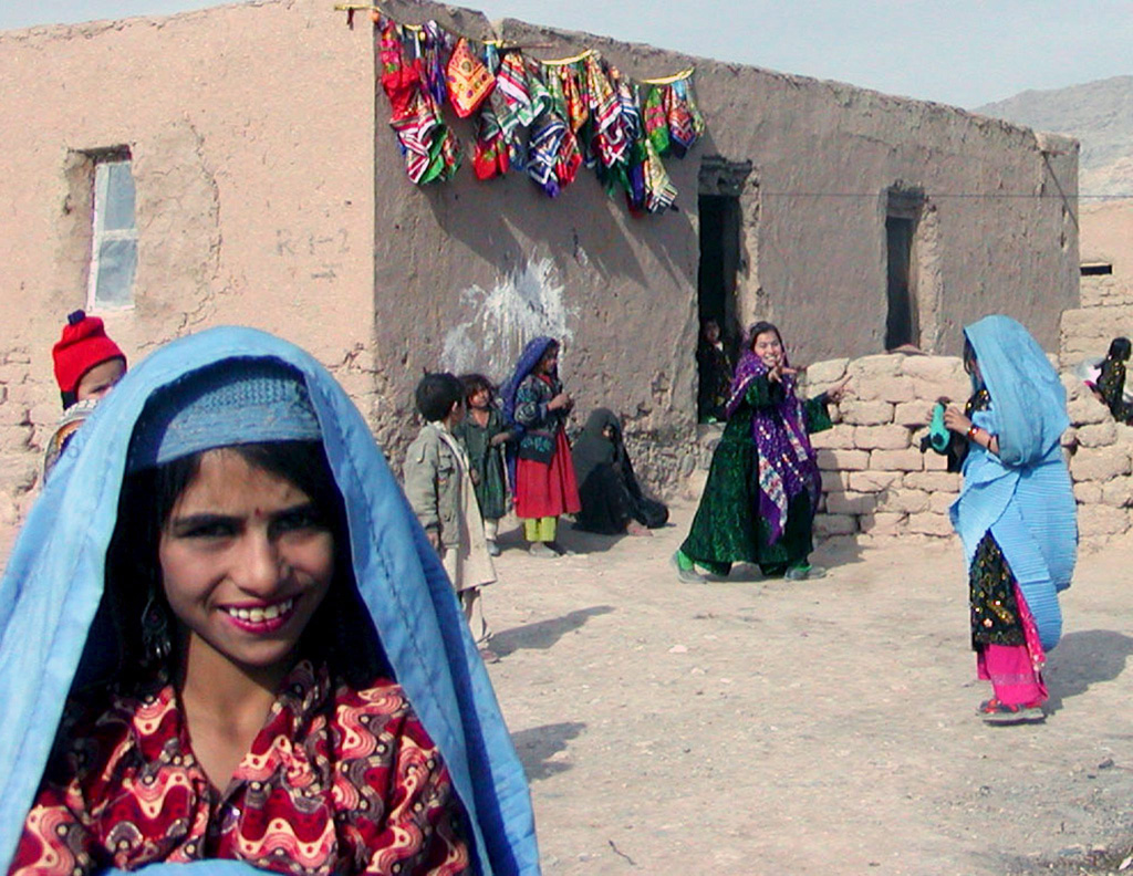 12-jährige Braut in einem Flüchtlingscamp im afghanischen Herat