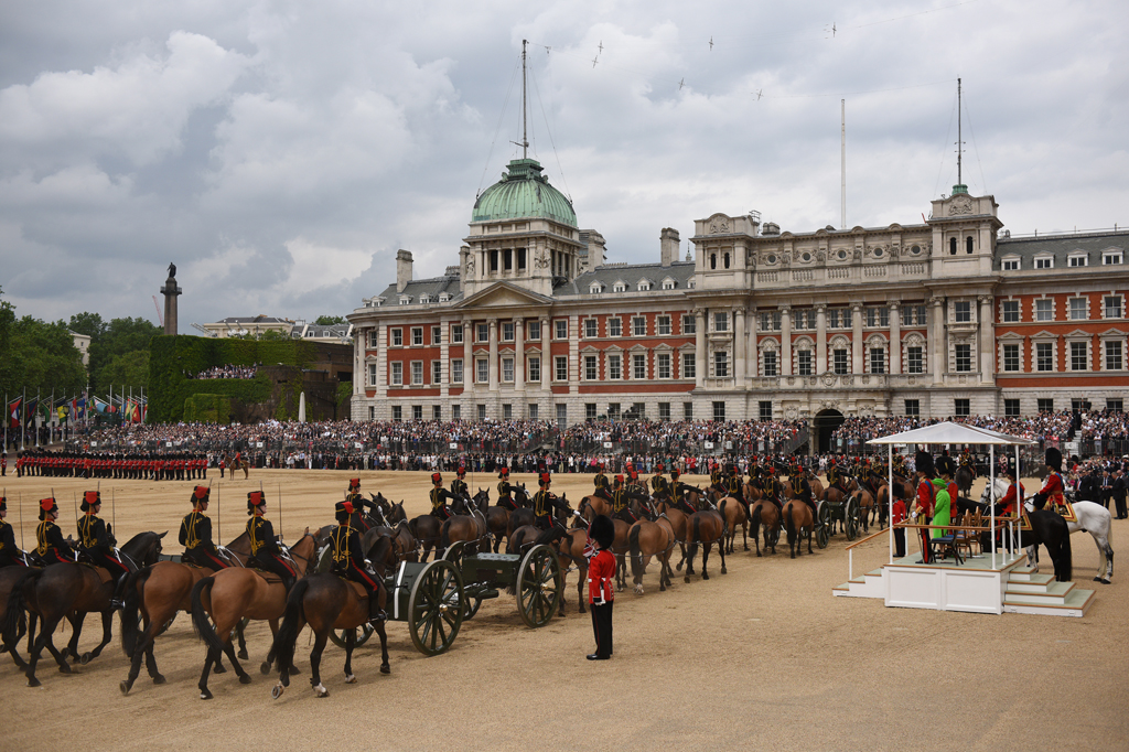 Große Militärparade in London zu Ehren der Queen (11.6.)