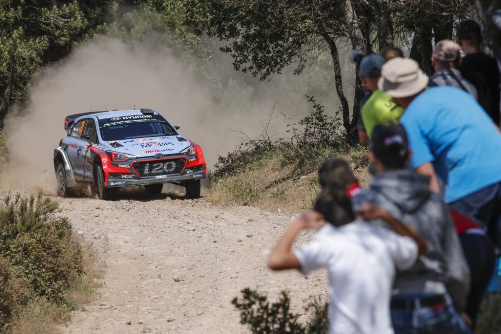 Thierr Neuville liegt bei der Rallye Sardinien in Führung