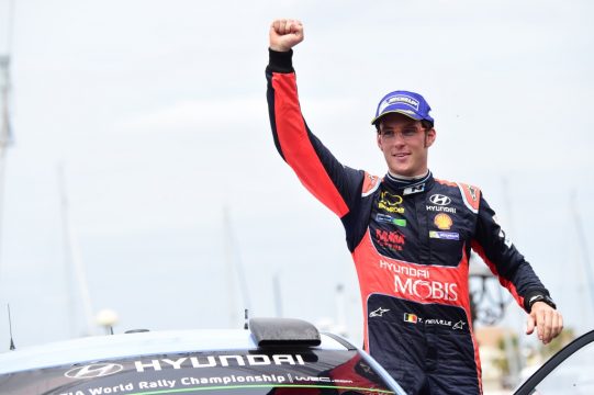 Thierry Neuville feiert bei der Rallye Sardinien seinen zweiten WM-Sieg