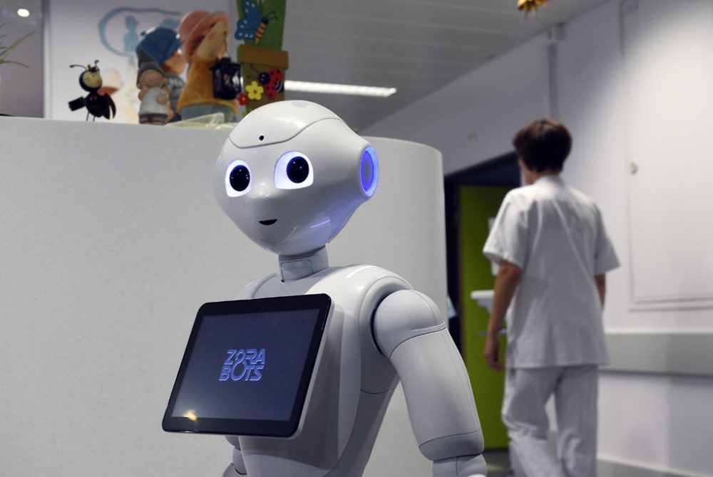 Pepper, der neue humanoide Roboter des Citadelle-Krankenhauses (Bild vom 13.6.2016)