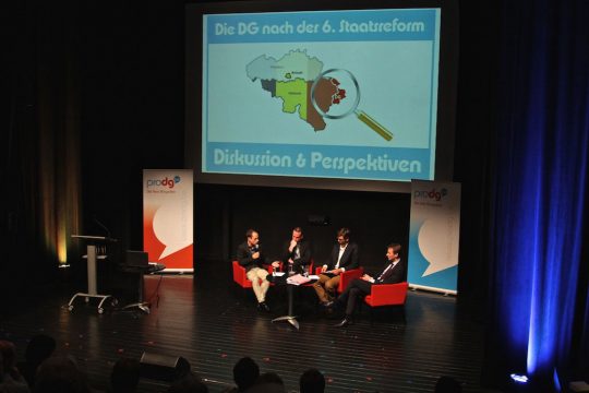 Diskutierten über die DG nach der Sechsten Staatsreform (v.l.n.r): Christoph Niessen, Oliver Paasch, Stefan Pitz und Christian Behrendt