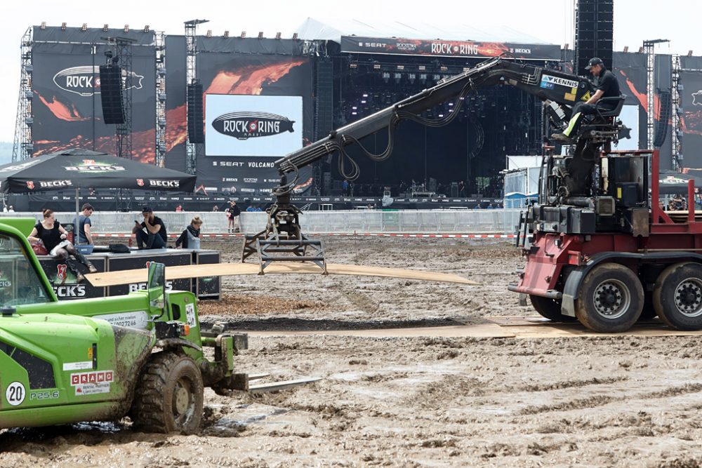 Aufräumarbeiten nach "Rock am Ring" dauern länger als gedacht