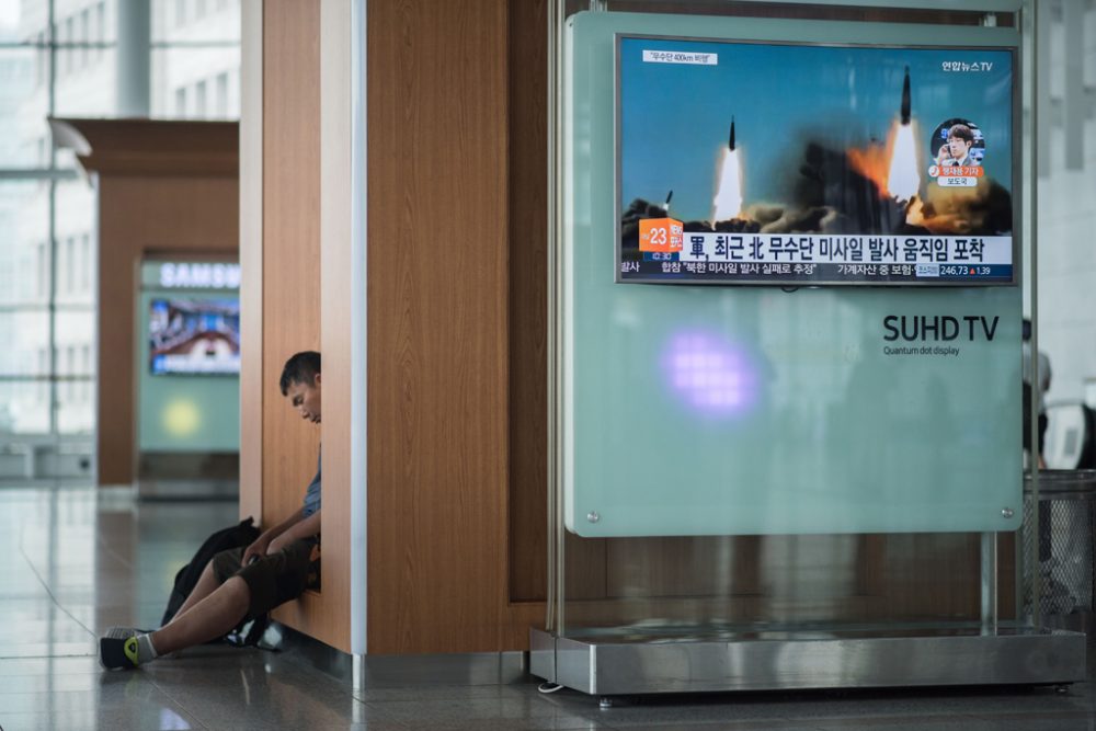 Bilder der nordkoreanischen Tests mit Mittelstreckenraketen am 22.6.2016 in Seoul (Südkorea)