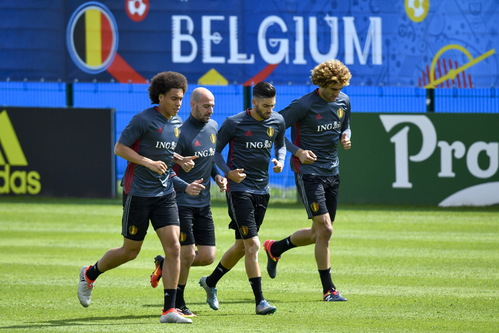 Training der Roten Teufel am 15.6.2016 in Bordeaux: Axel Witsel, Laurent Ciman, Yannick Ferreira Carrasco und Marouane Fellaini