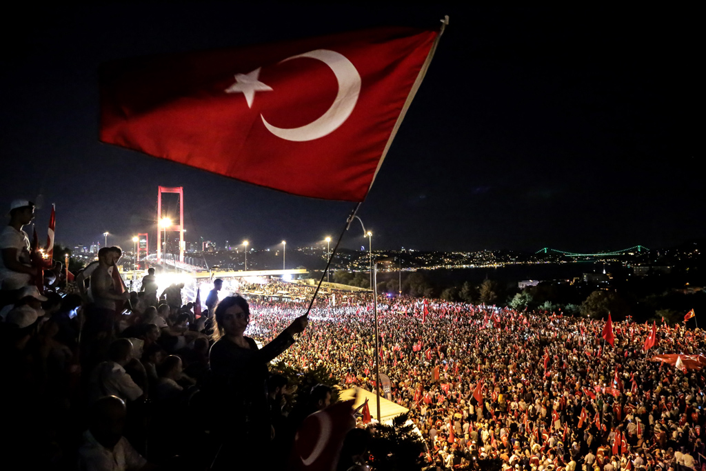Erdogan-Anhänger in Istanbul (21.7.2016)