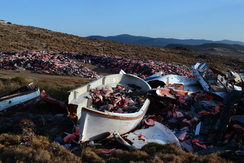 An der griechischen Küste stapeln sich die zurückgelassenen Rettungswesten, wie hier in Molyvos