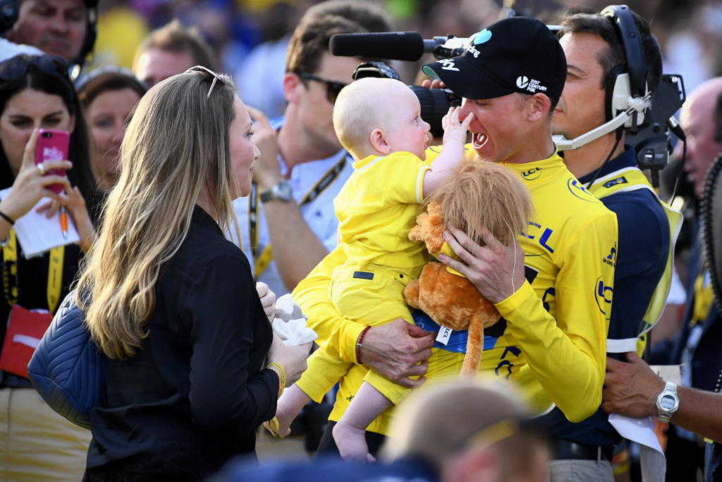 Chris Froome mit seiner Frau und seinem Sohn am Sonntag in Paris