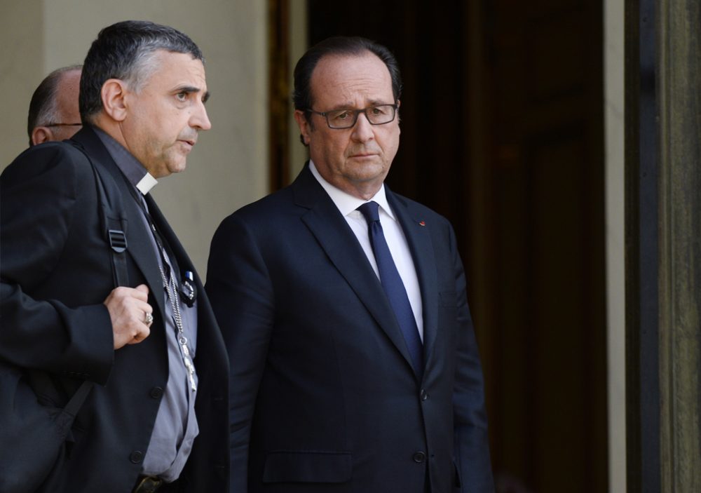 Dominique Lebrun, Erzbischof von Rouen, und Präsident Holande nach einem Meeting im Elysee Palast am Dienstag