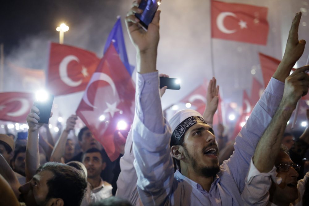 Erdogan-Anhänger in Istanbul (17.7.2016)