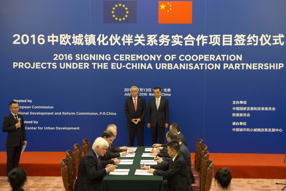 Jean-Claude Juncker mit dem chinesischen Regierungschef Li Keqiang in Peking (13.7.2016)