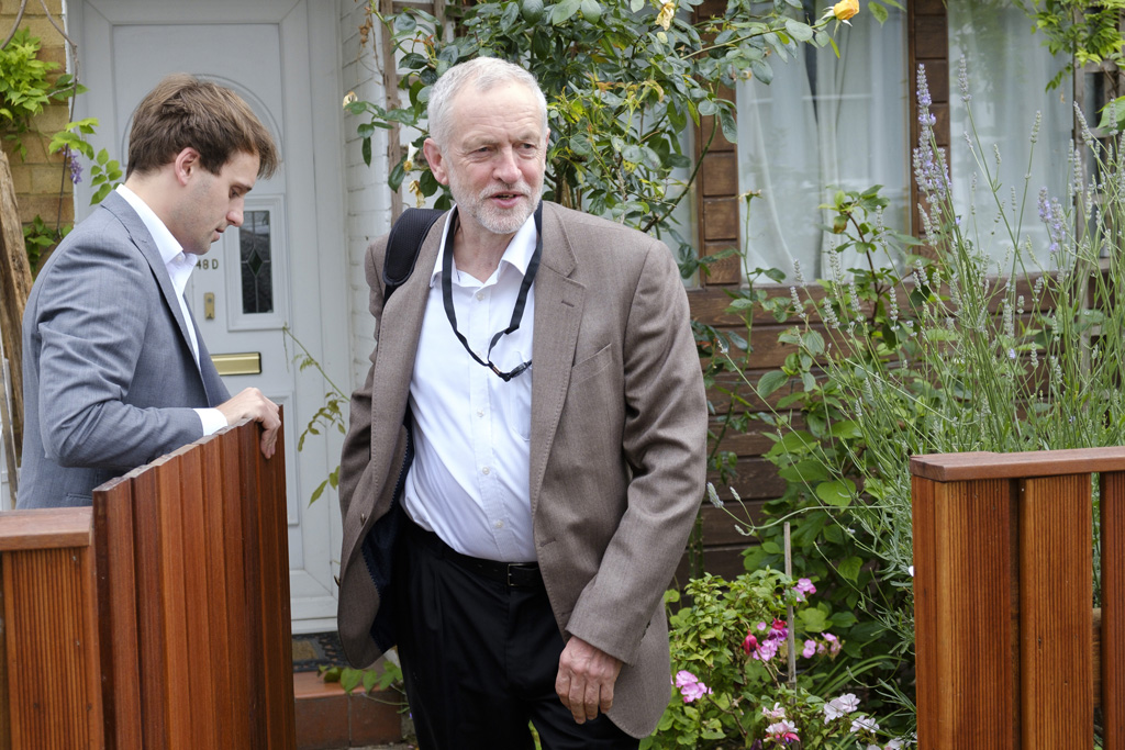 Jeremy Corbyn beim Verlassen seines Hauses in London (12.7.2016)