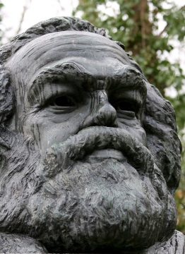 Grabstein von Karl Marx auf Londoner Friedhof