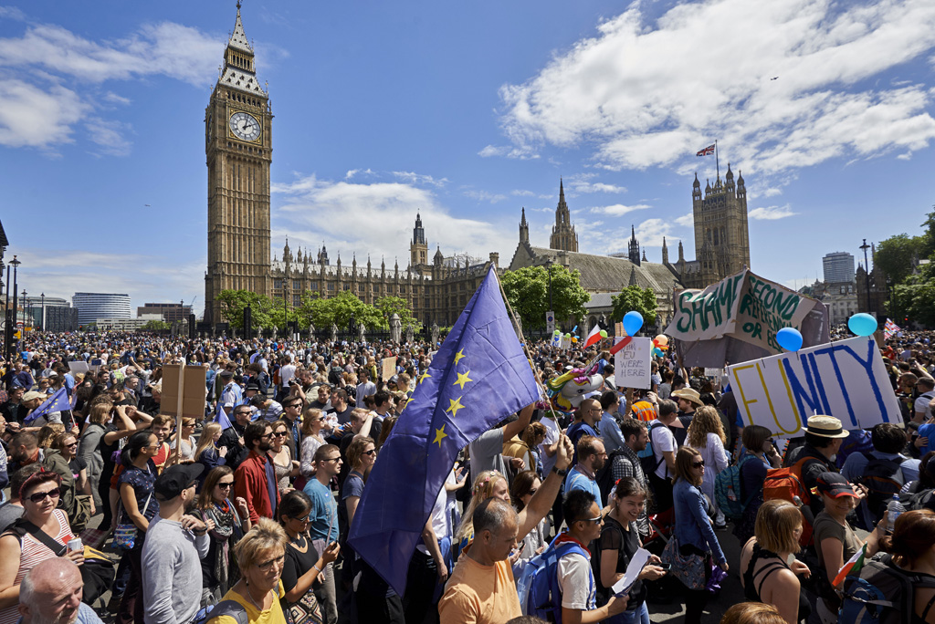 Zehntausende demonstrieren in London gegen Brexit (2.7.2016)