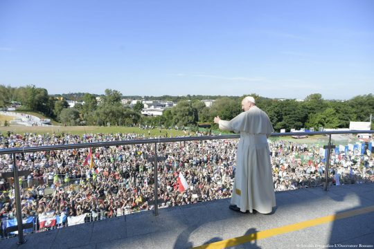 Papst Franziskus vor Pilgern in Krakau