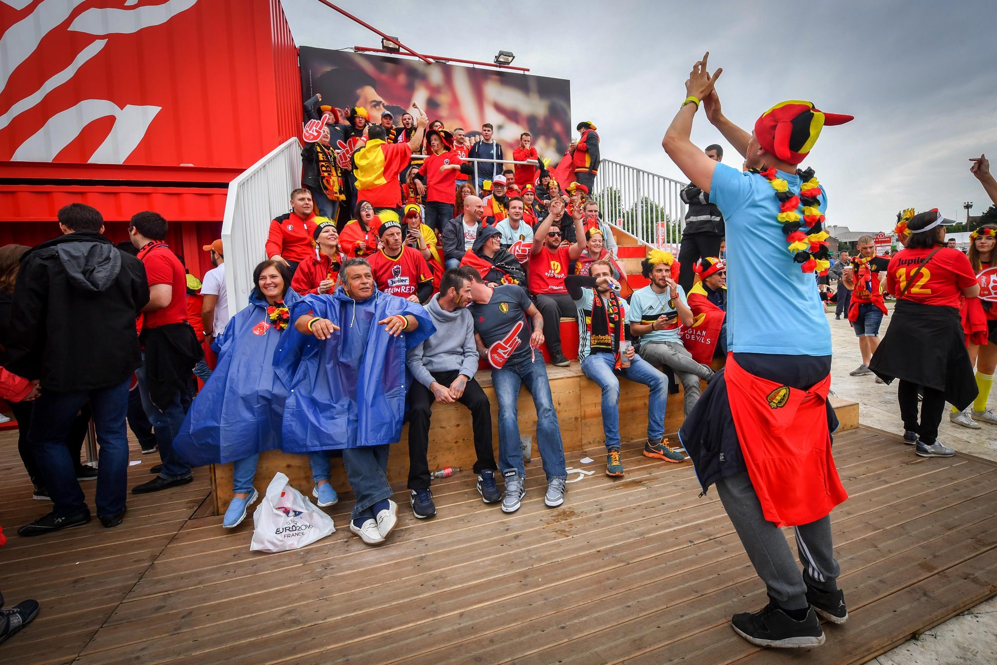 Rote Teufel-Fans feiern schon seit Stunden in Lille