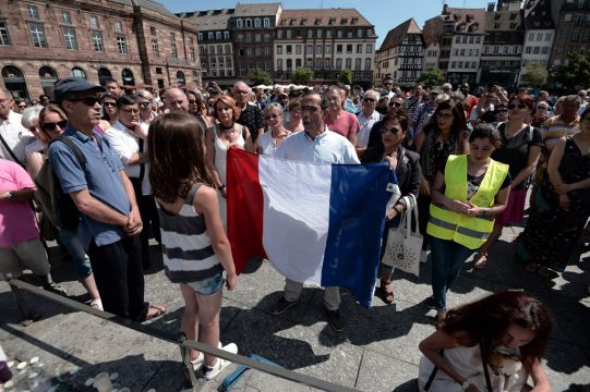 Schweigeminute für die Anschlagsopfer von Nizza in Straßburg (18.7.2016)