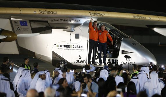 Sonnenflieger landet nach Weltumrundung in Abu Dhabi