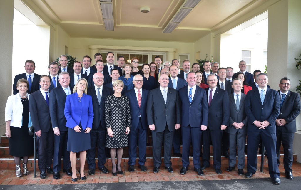 Der australische Regierungschef Malcolm Turnbull (v.M.) und seine neue Regierung (19.7.2016)