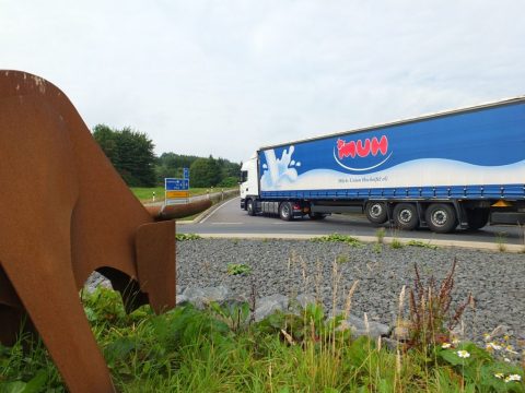 Da geht's lang: Schwertransporte von und zu Arla sollen die A60 benutzen