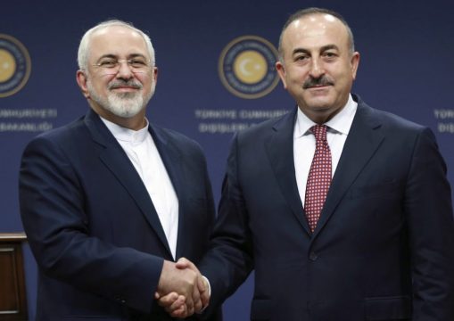 Türkischer Außenminister Mevlut Cavusoglu (r.) und Irans Außenminister Mohammad Javad Zarif