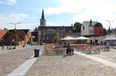 500 Raerener feierten mit Mega-Picknick die offizielle Einweihung des Dorfplatzes