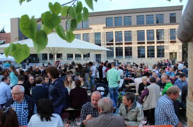 500 Raerener feierten mit Mega-Picknick die offizielle Einweihung des Dorfplatzes