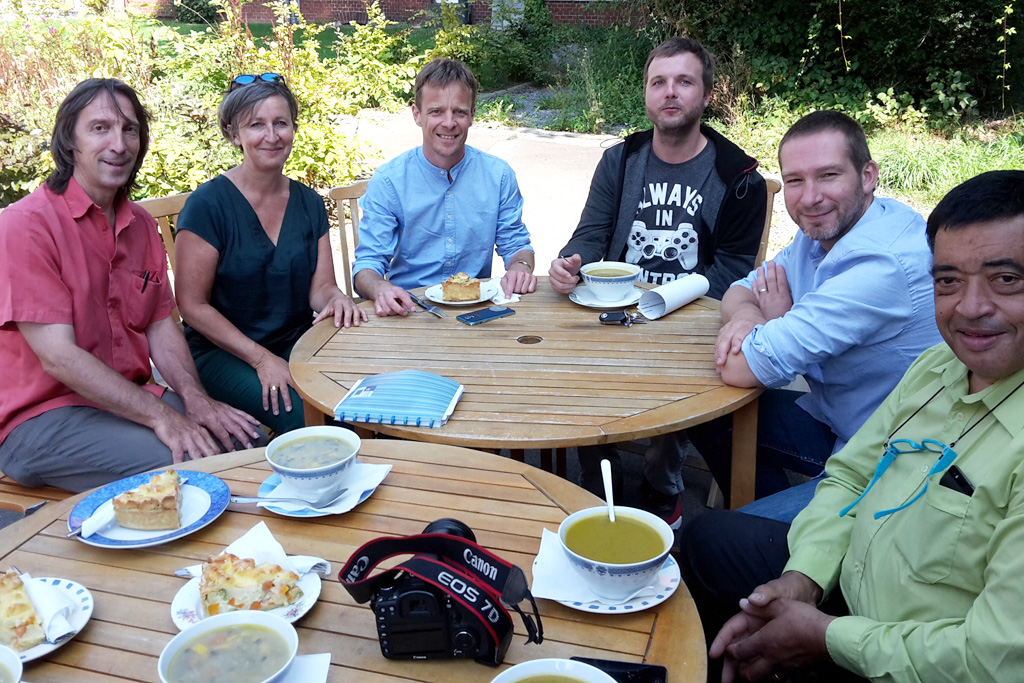 Schlachthof-Idylle: Ecolo-Co-Präsident Patrick Dupriez (3. von links) in Eupen bei seinen ostbelgischen Parteifreunden